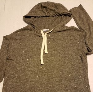 hooded knit sweatshirt with front pearls